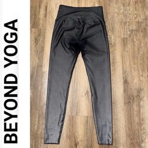 Beyond Yoga Spot‎ On High Waisted Midi Leggings